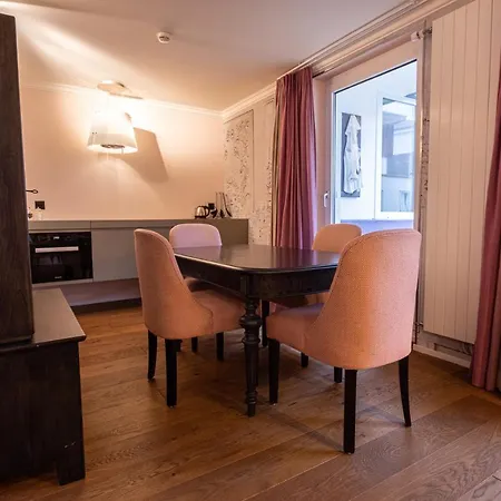 Home Hotel Arosa מלון ארוזה