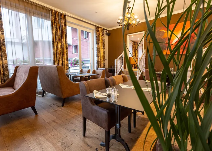 Отель Home Hotel Arosa 3*