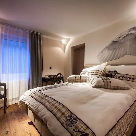Home Hotel Arosa Hotell
